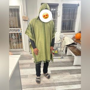 PONCHO- BRUNO COSTUME- FAMILIA MADRIGAL